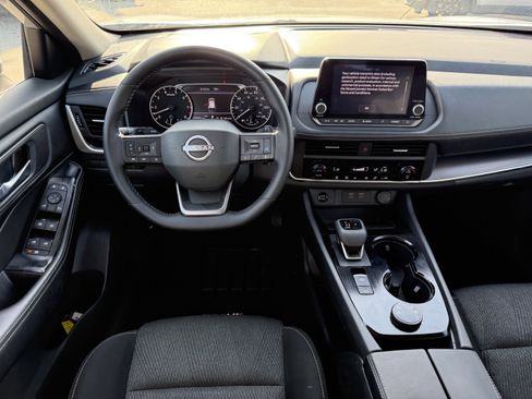 Used 2025 Nissan Rogue SV image 15