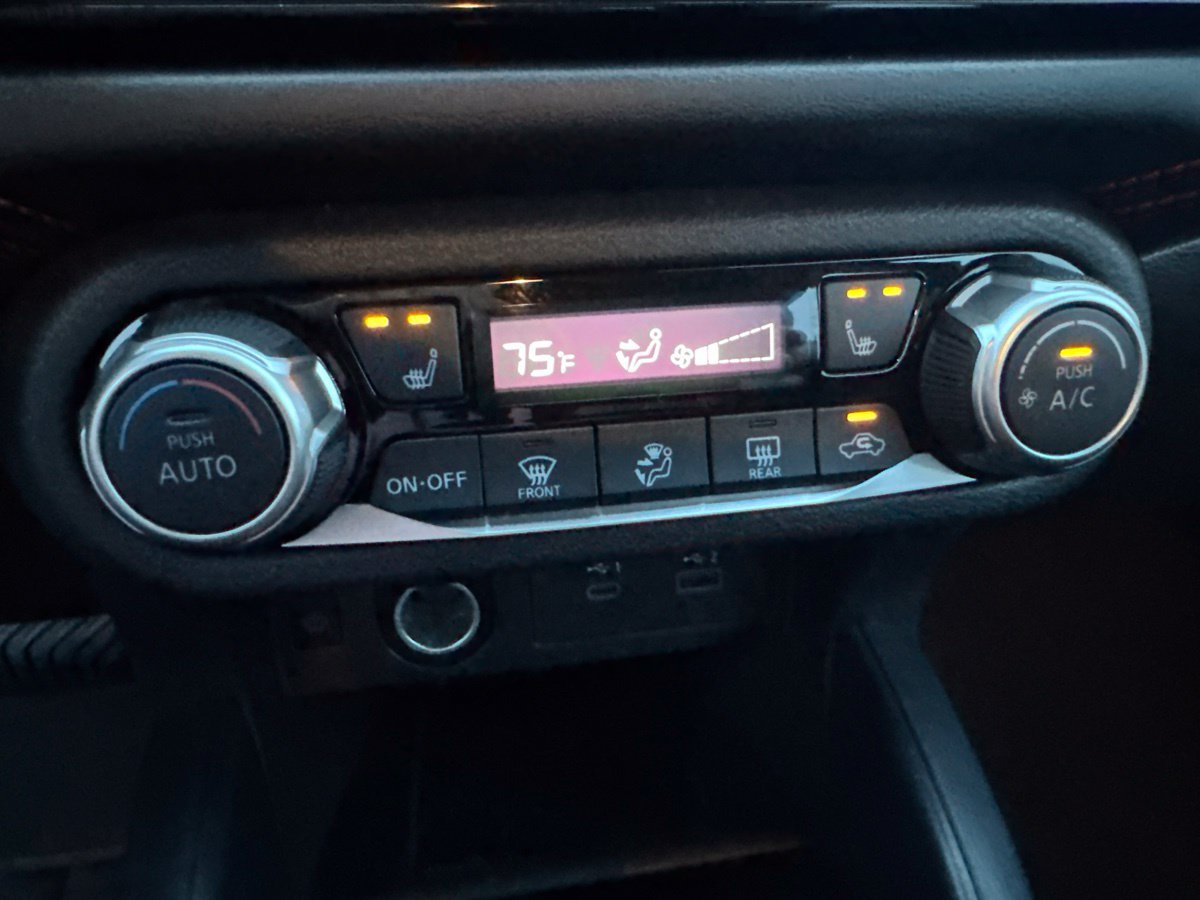 Used 2025 Nissan Versa SR FWD image 22