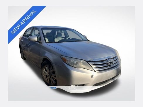 Used 2011 Toyota Avalon Limited image 1