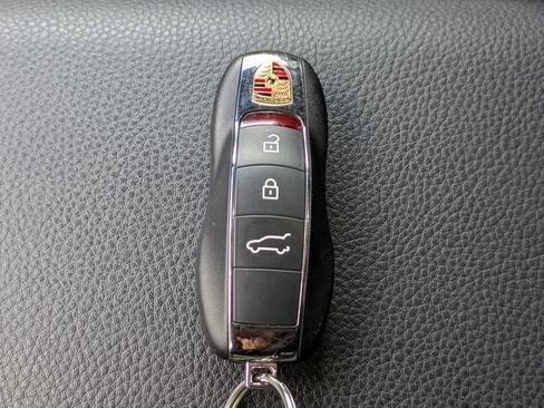 Used 2025 Porsche Macan AWD/4WD image 40