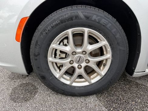 Used 2024 Chrysler Pacifica Touring-L FWD image 36