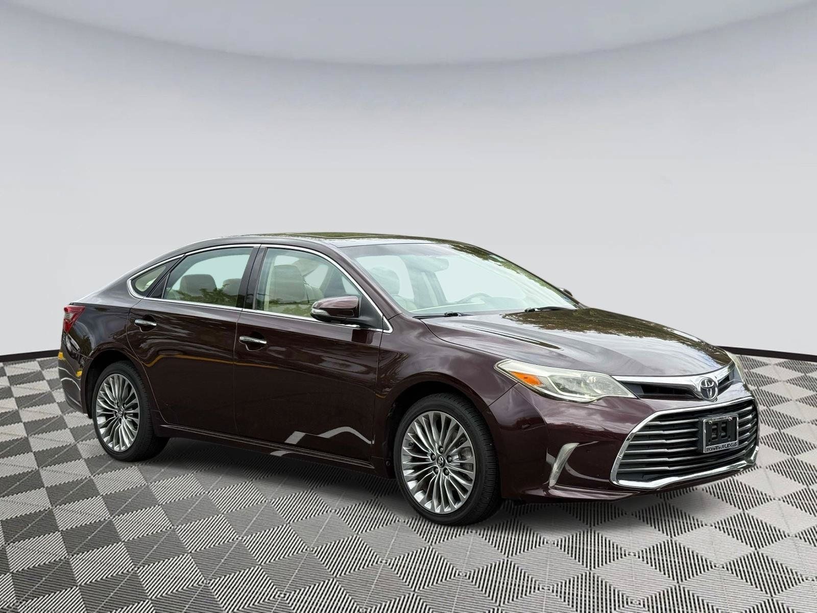 Used 2016 Toyota Avalon Limited FWD image 1