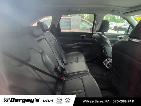 Used 2022 Kia Sorento S w/ Panoramic Sunroof Package AWD/4WD image 7