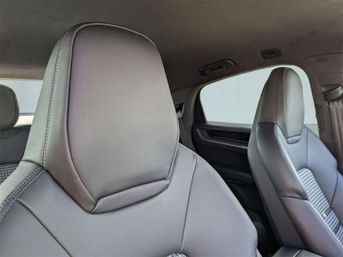 Used 2024 Porsche Cayenne S image 39