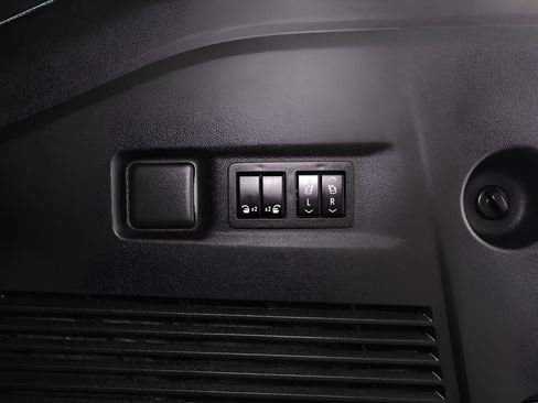 Used 2023 Chevrolet Suburban Premier AWD/4WD image 37