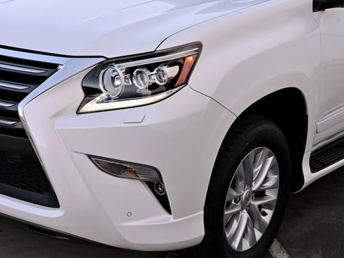 Used 2015 Lexus GX 460 w/ Premium Package AWD/4WD image 22