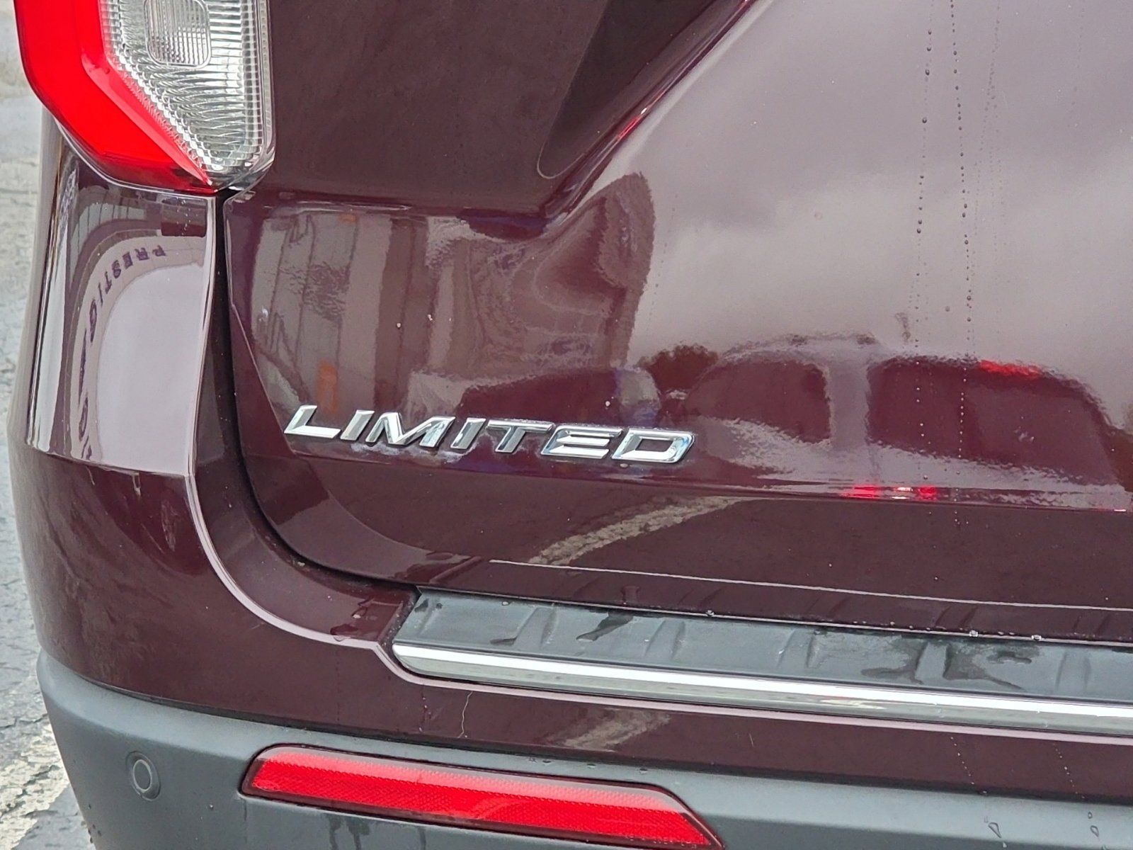 Used 2022 Ford Explorer Limited w/ Limited Technology Package AWD/4WD image 6