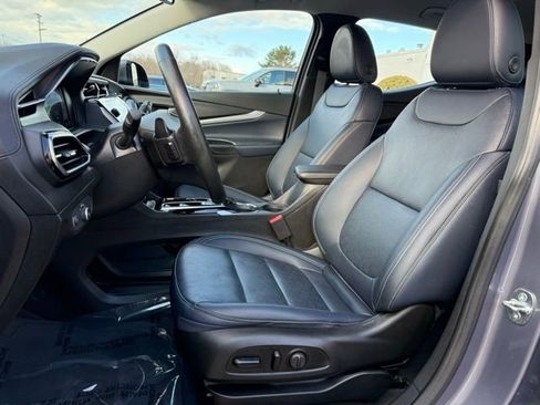 Used 2022 Chevrolet Bolt EUV LT w/ Convenience Package image 12