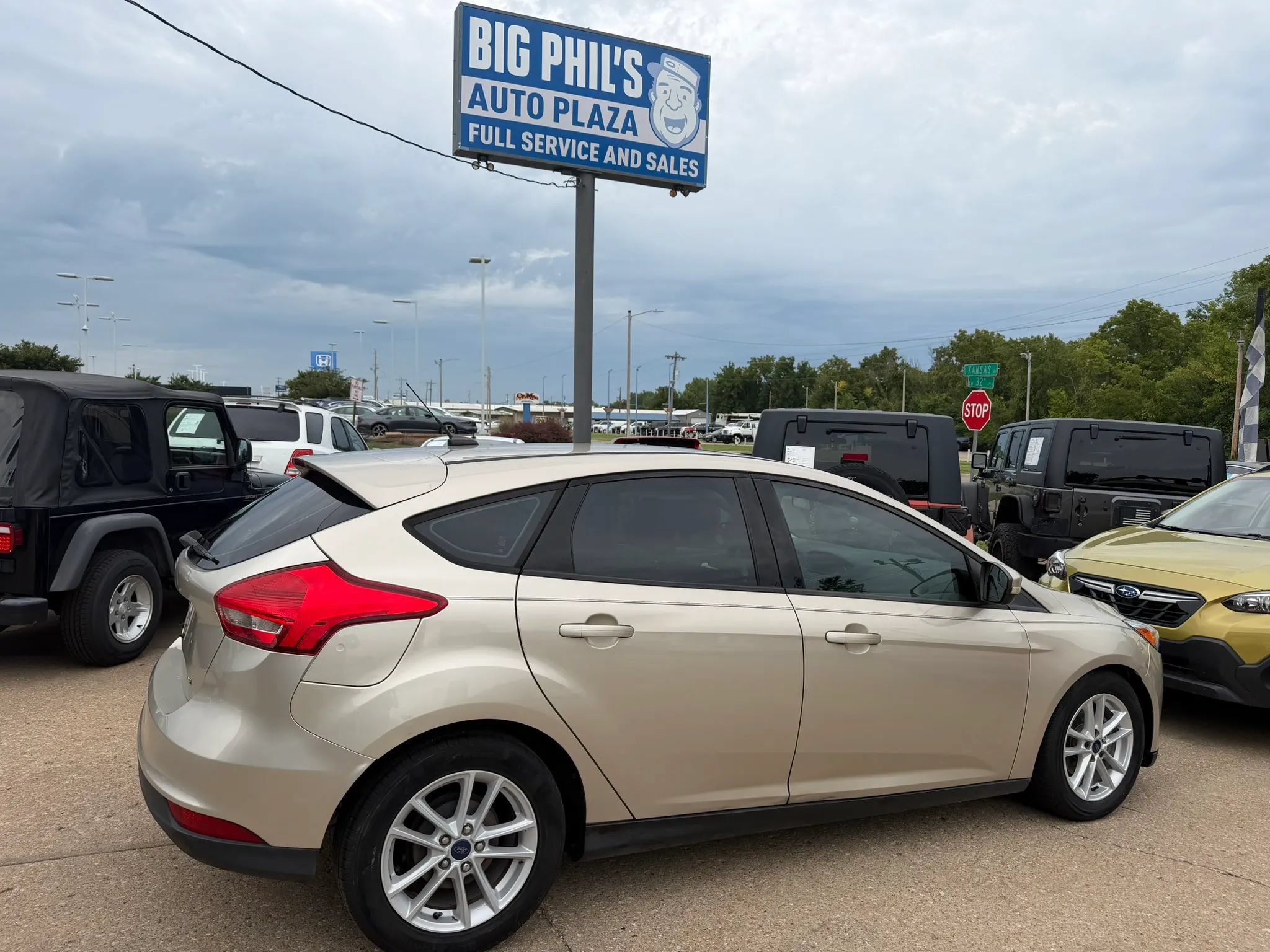 Used 2017 Ford Focus SE FWD image 6
