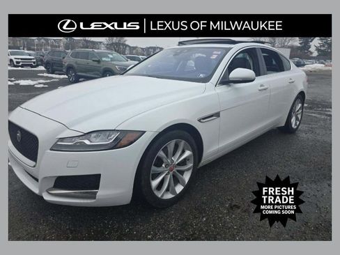Used 2017 Jaguar XF Premium image 1