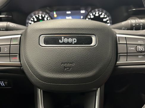 Used 2023 Jeep Compass Latitude AWD/4WD image 15