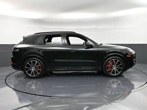 New 2026 Porsche Cayenne Turbo AWD/4WD image 9