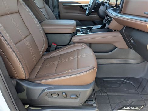 New 2026 Chevrolet Suburban High Country AWD/4WD image 28