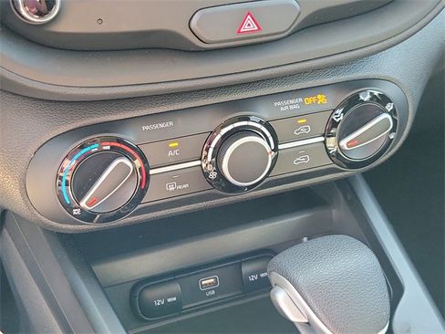 Used 2025 Kia Soul LX image 25