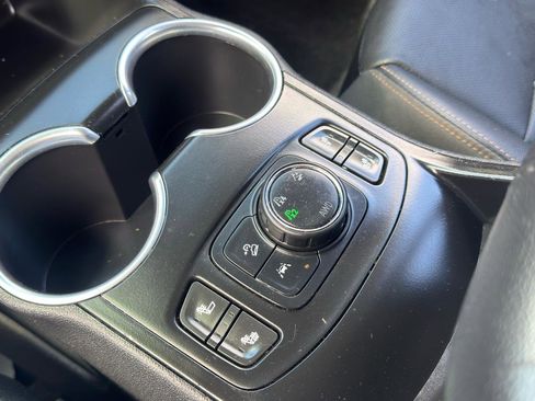 Used 2020 GMC Terrain SLT AWD/4WD image 27