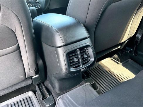 Used 2019 Jeep Cherokee Latitude w/ Popular Appearance Group FWD image 33