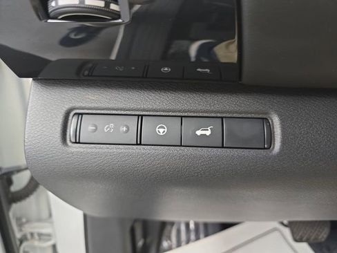 Used 2025 Nissan Pathfinder SV image 36