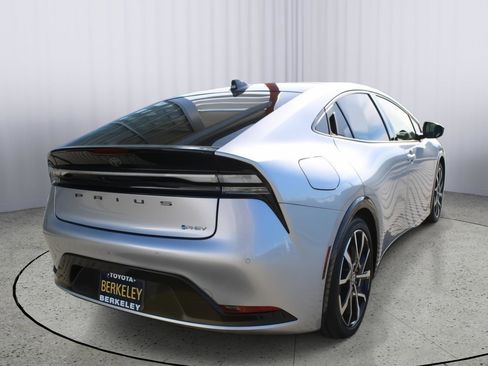 Used 2026 Toyota Prius Plug-In Hybrid image 8
