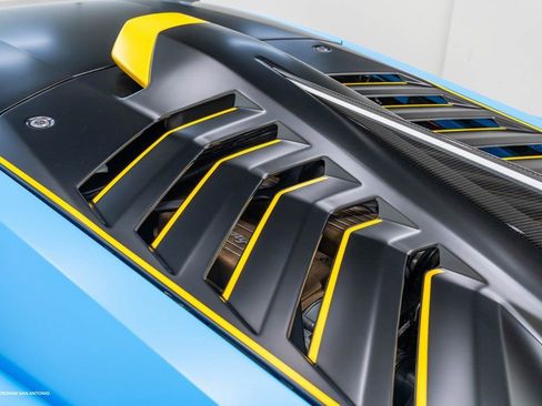 Used 2022 Lamborghini Huracan STO image 10