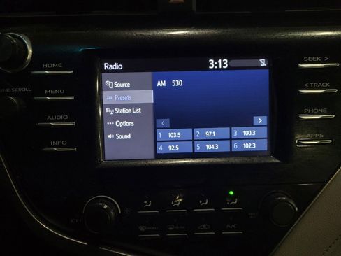 Used 2018 Toyota Camry LE image 25