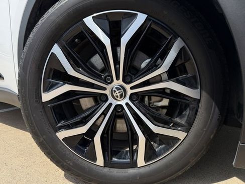 Used 2024 Toyota Crown Limited image 10