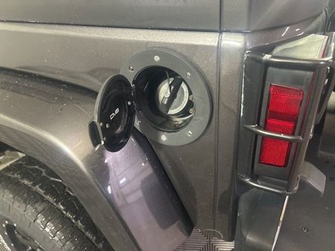 Used 2016 Jeep Wrangler Unlimited Sahara w/ Dual Top Group image 8