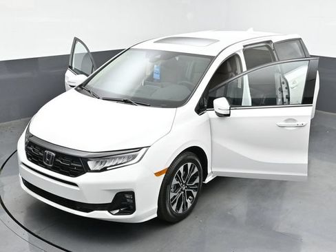 Used 2025 Honda Odyssey Elite image 40