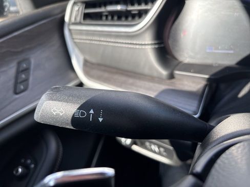 Used 2022 Jeep Grand Cherokee L Limited image 22