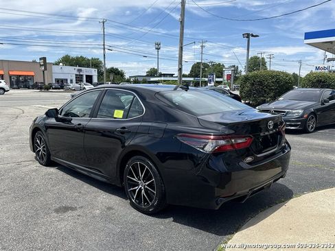Used 2024 Toyota Camry SE w/ Cold Weather Package FWD image 7