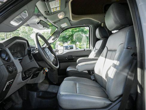 Used 2014 Ford F550 2WD Regular Cab Super Duty image 16