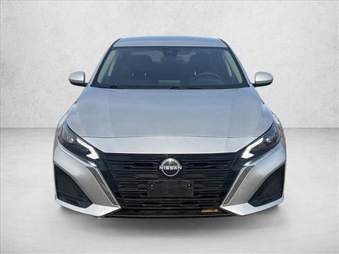 Used 2023 Nissan Altima 2.5 SV image 2