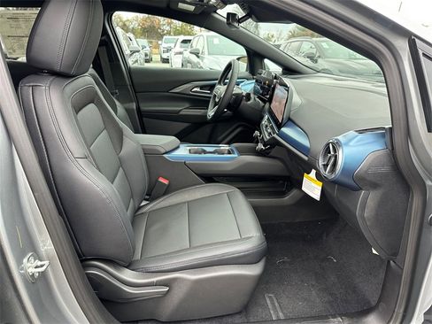 New 2026 Chevrolet Equinox EV LT image 20