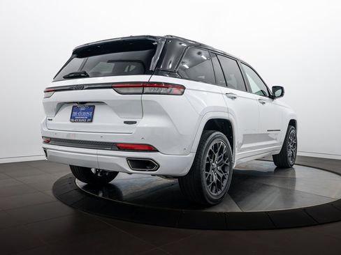 Used 2025 Jeep Grand Cherokee Summit AWD/4WD image 4