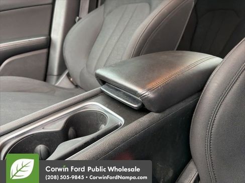 Used 2015 Chrysler 200 Limited image 20