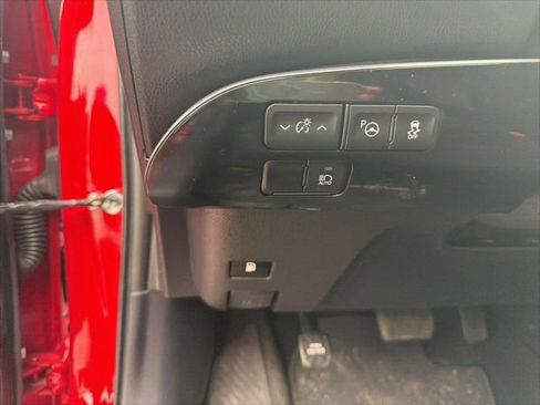 Used 2020 Toyota Prius LE FWD image 16