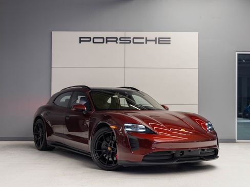 Used 2023 Porsche Taycan GTS image 9