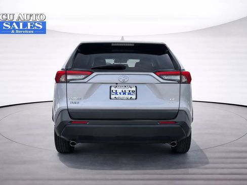 Used 2022 Toyota RAV4 LE image 5