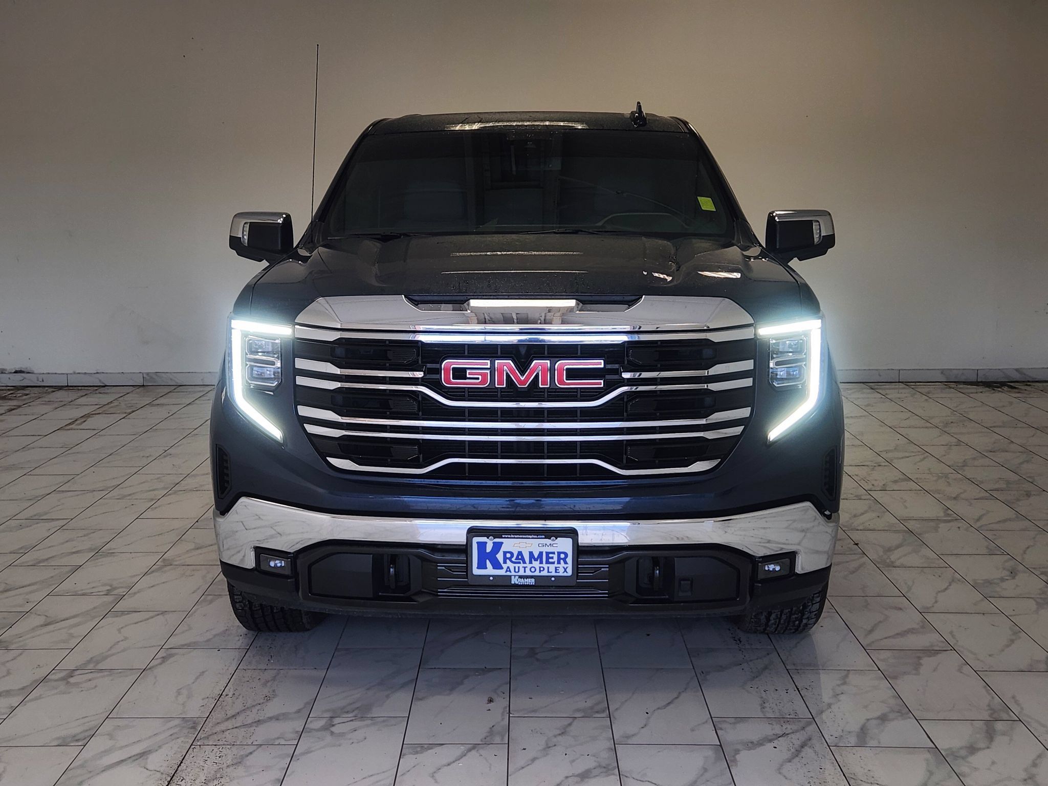 Used 2023 GMC Sierra 1500 SLT AWD/4WD image 2