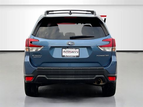 Used 2024 Subaru Forester Premium image 6