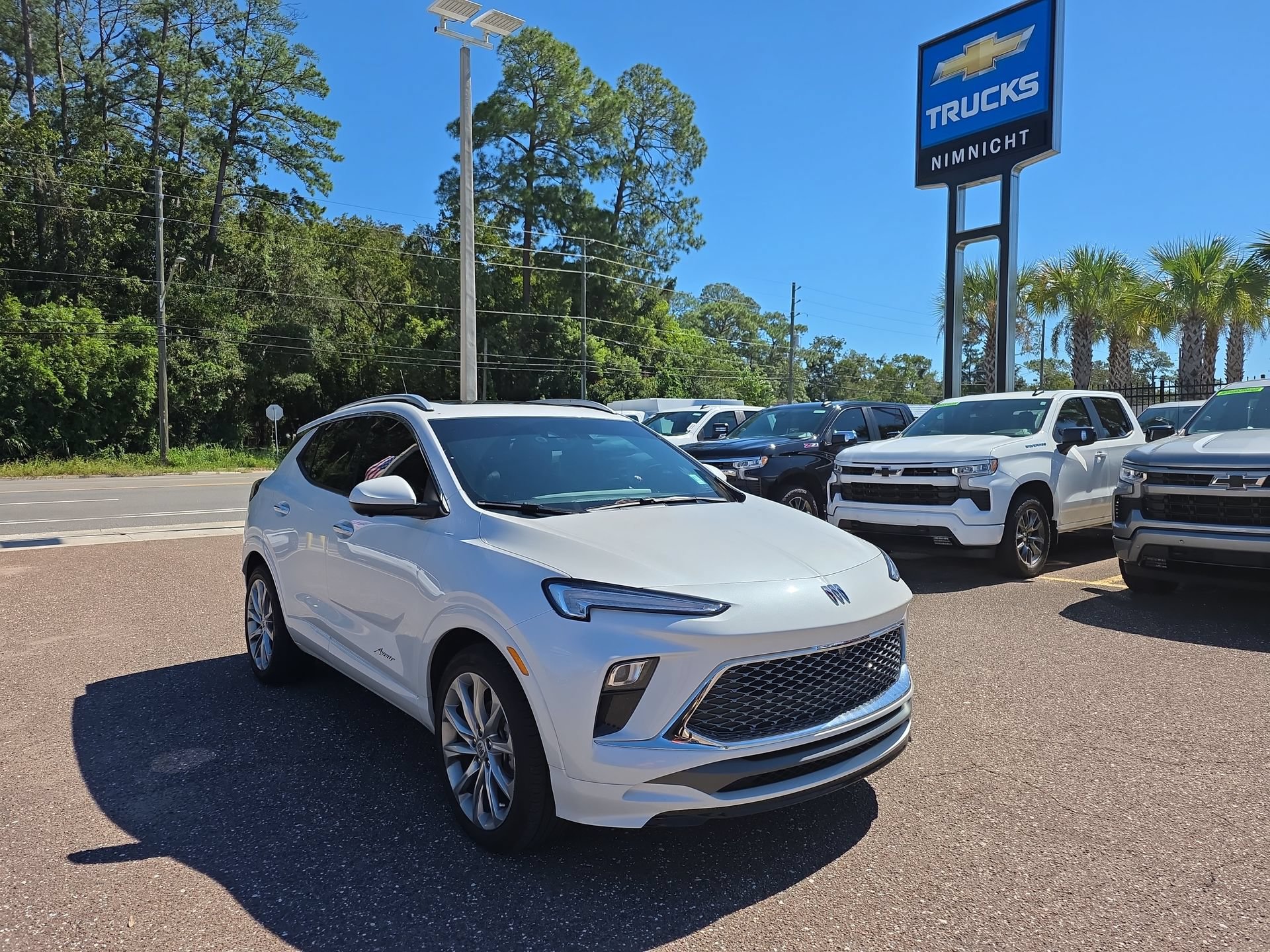 Used 2024 Buick Encore GX Avenir w/ Avenir Technology Package FWD image 2