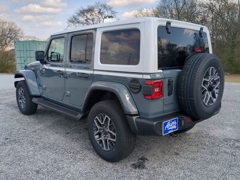 New 2026 Jeep Wrangler Unlimited Sahara AWD/4WD image 5