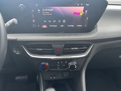 Used 2025 Buick Encore GX Preferred image 18