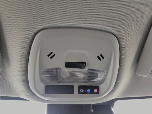 Used 2025 Chevrolet Trax LT w/ LT Convenience Package image 19