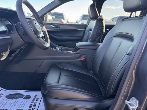 New 2025 Jeep Grand Cherokee Limited image 9