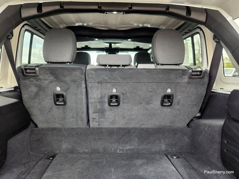 Used 2025 Jeep Wrangler Sahara image 22