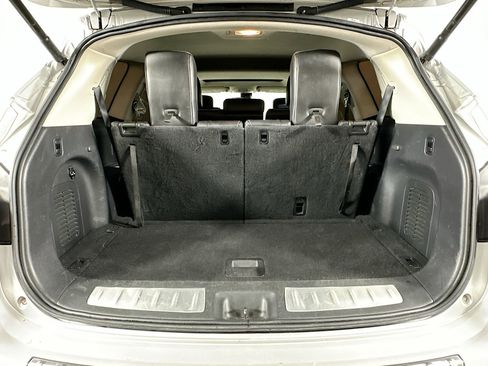 Used 2017 INFINITI QX60 Luxe w/ Premium Plus Package image 32