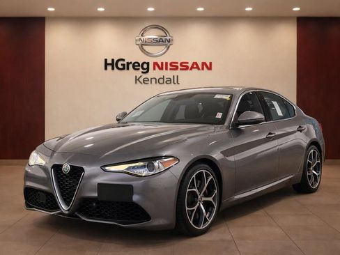 Used 2019 Alfa Romeo Giulia Ti RWD image 3