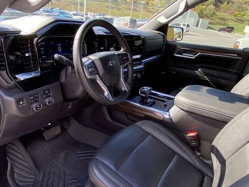 Used 2024 Chevrolet Silverado 1500 LT Trail Boss w/ Convenience Package II image 11