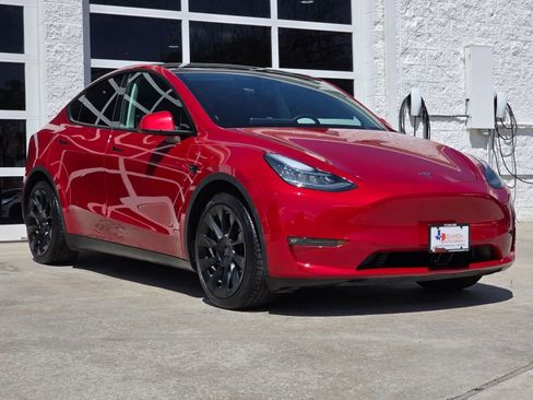 Used 2021 Tesla Model Y Long Range image 11