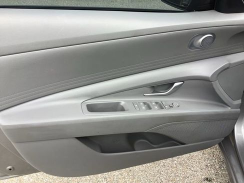 Certified 2023 Hyundai Elantra SEL w/ Preferred Accessory Package image 13